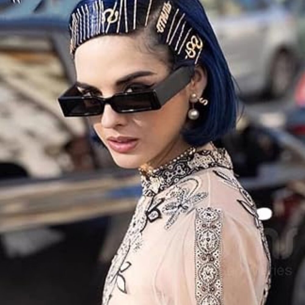 Nude inspired narrow sunglasses